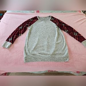 Women's Sweater Gray and Buffalo Plaid NWOT